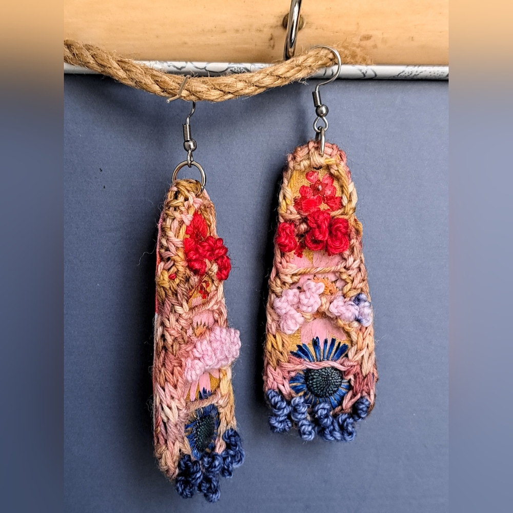 Teardrop Hand Knitted and Embroidered Earrings with Dry Flowers Colorful Cotton - Picture 9 of 16